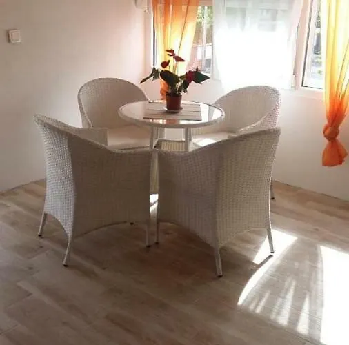 Macko, Apartmani